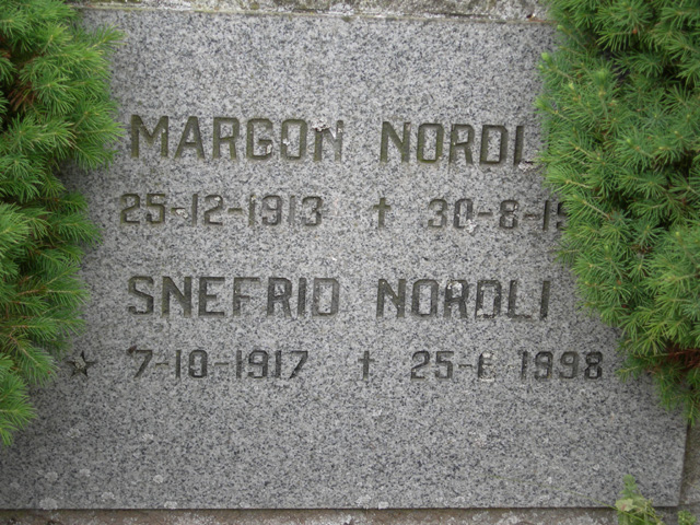 Fil:Margon Snefrid Nordli gravminne Frogn kirkegaard.jpg