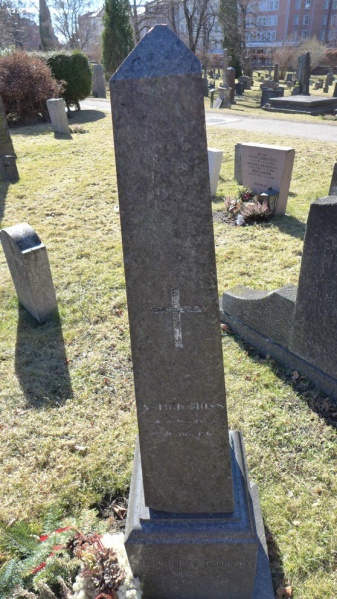 Fil:Astrid Moss gravminne2.JPG