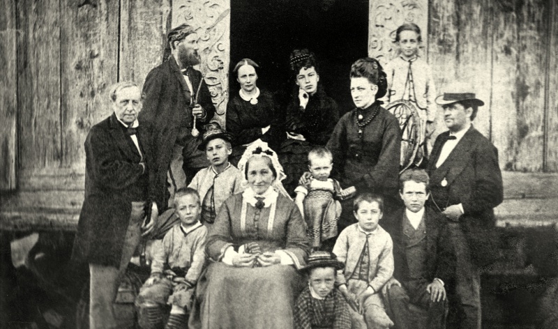 Fil:Grimsgaard familiebilde 2.jpg