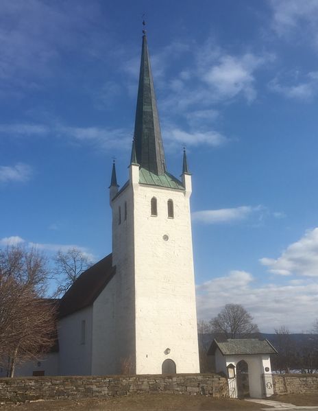 Fil:Norderhov kirke 2019.jpg