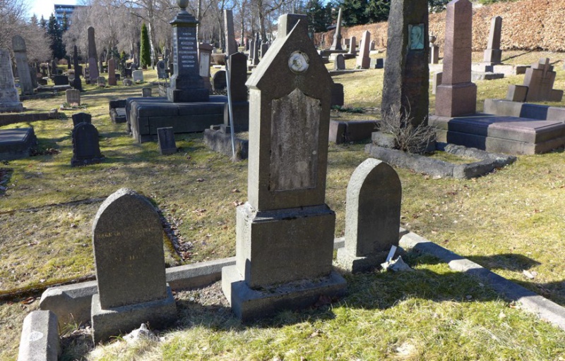 Fil:Haagen Krog Steffens gravminne.JPG