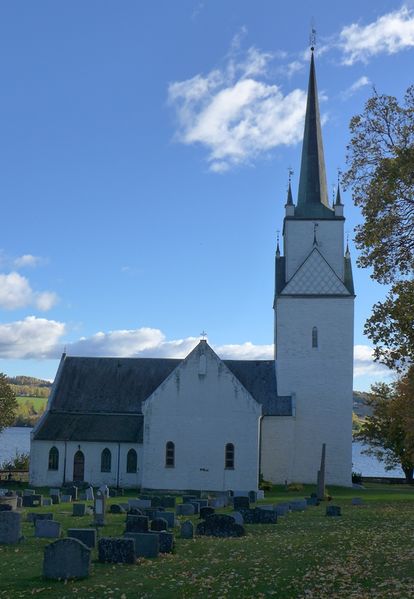 Fil:Nes kirke (Hedmark) 2017.JPG