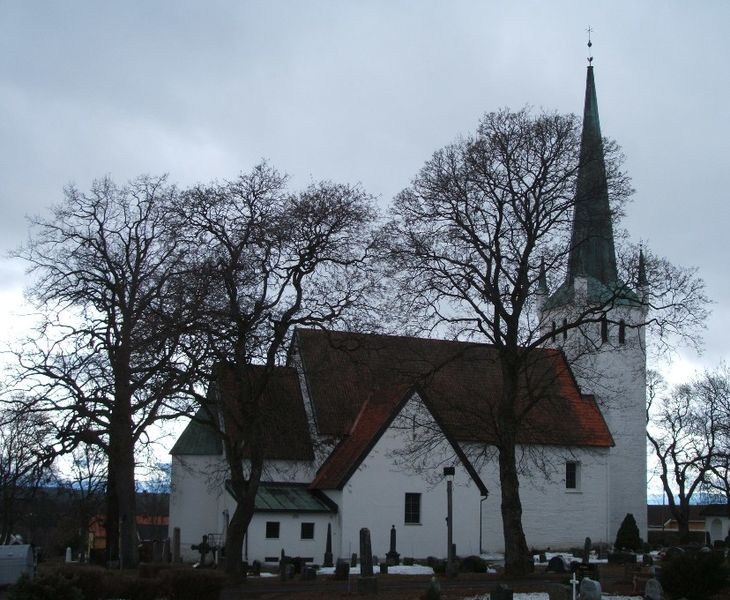 Fil:Norderhov kirke 2011.JPG