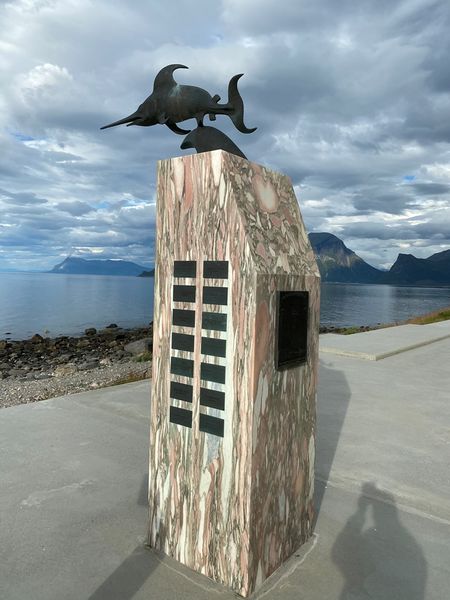 Fil:Ureddmonumentet Gildeskål kommune 1.jpg