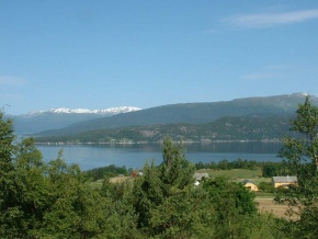 Utsikt fra Torsnes mot Strandebarm på vestsiden av Hardangerfjorden Foto: (@ 2003) Elin Galtung Lihaug